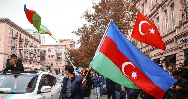 Azerbaycanlılar, Şuşa&#039;nın işgalden kurtarılışını coşkuyla kutluyor