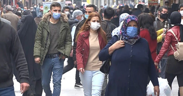 Bakan Koca&#039;nın dikkat çektiği Gaziantep&#039;te vatandaşlar sokaklarda