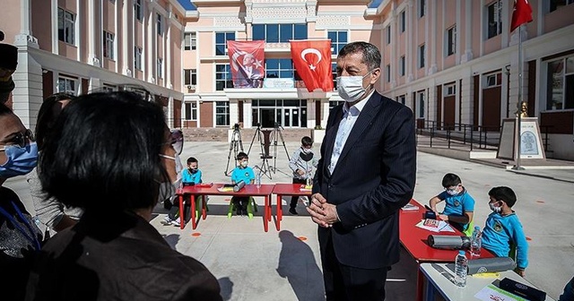 Bakan Ziya Selçuk: İzmir&#039;deki depremde okullarımızdan çok süratle tahliye imkanını bulabildik