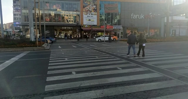 Başkent’te kısıtlama bitti, vatandaşlar sokağa indi