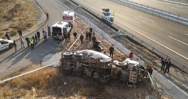 Beton mikseri viyadükten düştü: 1 ölü