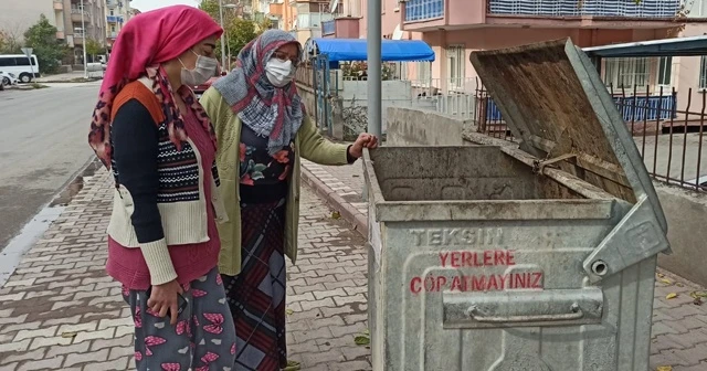 Bir anlık dalgınlıkla 3 bileziği çöpe attı