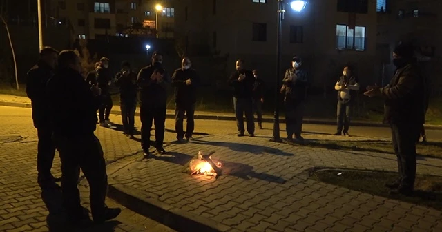 Bir mahalle sokağa indi