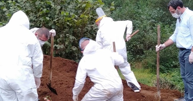 Cenazeyi Belediye Başkan yardımcısı ve esnaf defnetti