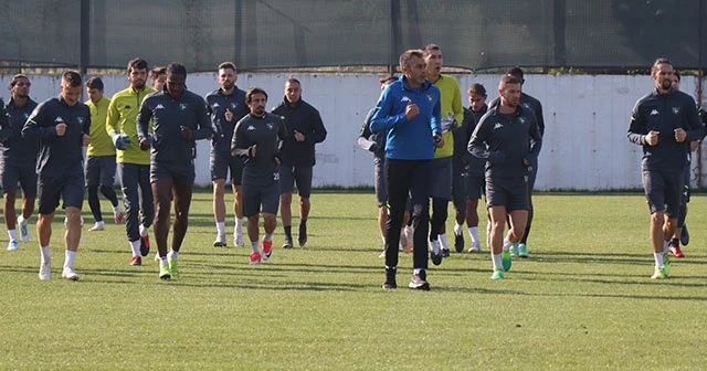 Denizlispor'da 3 oyuncu takımdan ayrı çalıştı