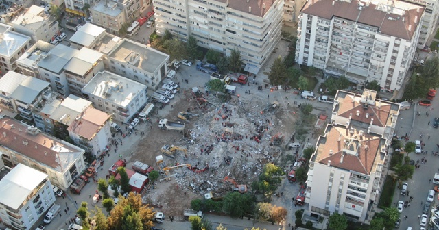 Deprem sonrası İzmir’de son durum havadan görüntülendi