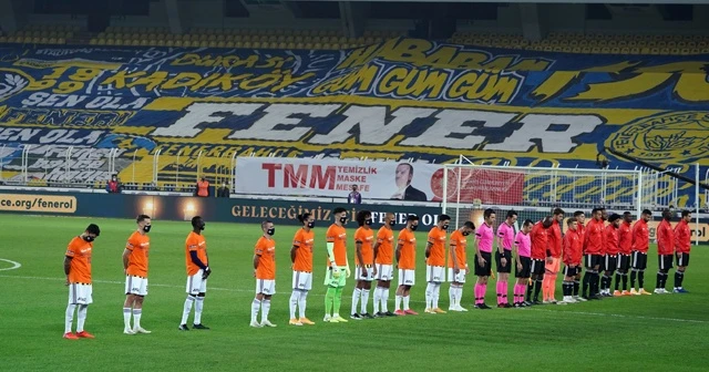 Derbide Maradona için saygı duruşu
