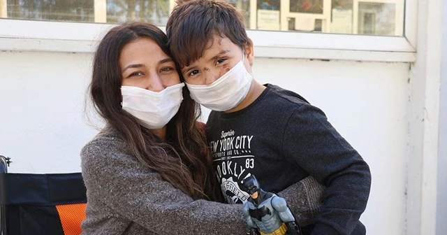 Derslerine yardımcı olduğu çocukla enkazdan kurtarılmasını anlattı