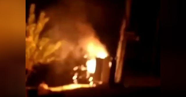 Elektrik trafosu bomba gibi patladı