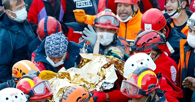 Enkazdan 65 saat sonra çıkarılan Elif ve kardeşlerinin tedavisi sürüyor