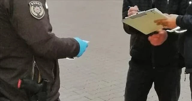 Eskişehir'de Kovid-19 tedbirlerine uyulmayan kahvehanedeki 13 kişiye ceza