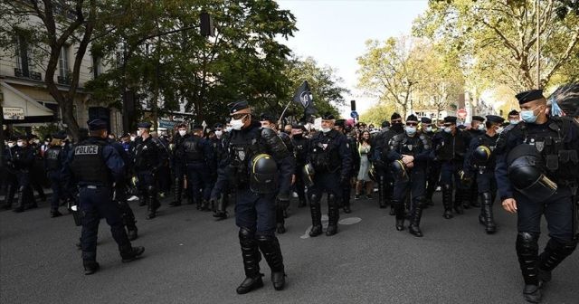 Fransa&#039;da lise öğrencileri Kovid-19 protestolarını sürdürüyor