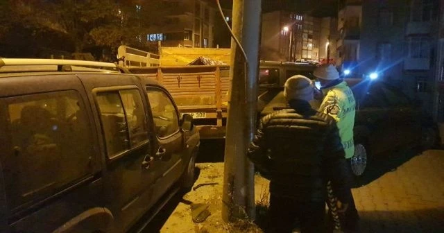Freni boşalan kamyonet 4 araca çarptı