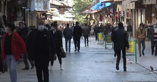 Gaziantep&#039;te kısıtlama öncesi ve sonrasında zıt görüntüler