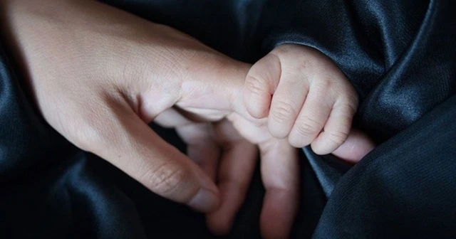Hamileyken Kovid-19'a yakalanan annenin bebeği antikorlarla dünyaya geldi