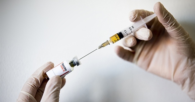 İki Kovid-19 aşısının yılbaşından önce dağıtımına başlanacak