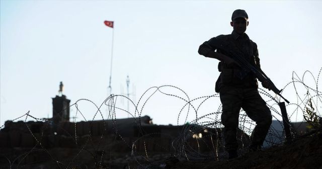 İkna edilen PKK&#039;lı terörist Suriye sınırında teslim oldu