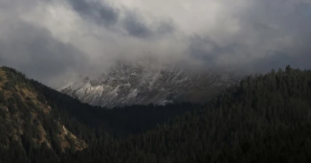 Ilgaz'a mevsimin ilk karı yağdı
