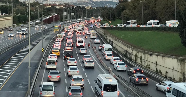 İstanbul&#039;da trafik yoğunluğu yüzde 40&#039;ı aştı