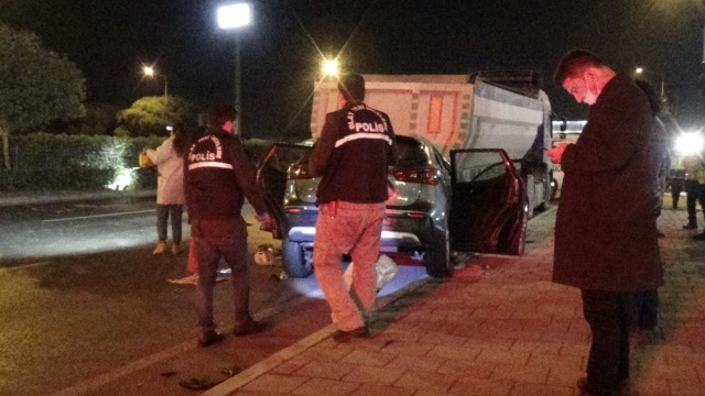 İzmir&#039;deki trafik kazasında polis memuru hayatını kaybetti