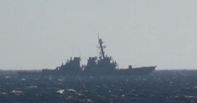 Japon Denizi&#039;nde Rus savaş gemisi, ABD savaş gemisini uzaklaştırdı