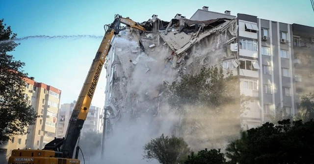 Karagül Apartmanı kontrollü olarak yıkıldı