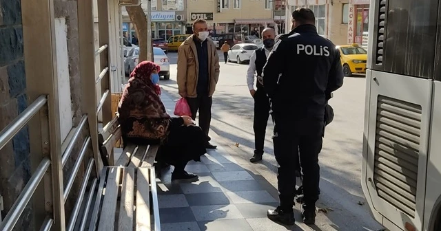 Karantinada olması gereken kadın otobüse binmeye kalktı