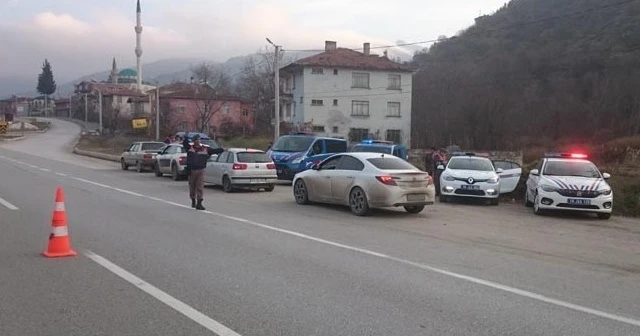 Karantinaya uymayan 2 kişi yol kontrolünde yakalandı