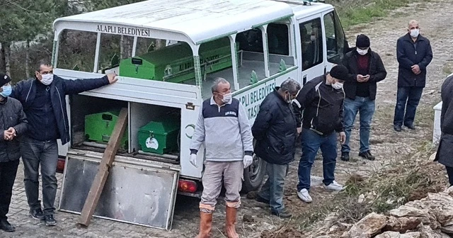 Kazada ölen 3 aylık Öykü ile yengesi ve babaannesi gözyaşlarıyla uğurlandı