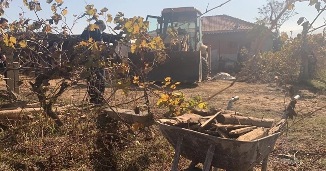 Kepçenin altında kalıp hayatını kaybetti