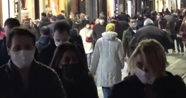 Kısıtlama öncesi Taksim ve İstiklal Caddesi&#039;nde yoğunluk