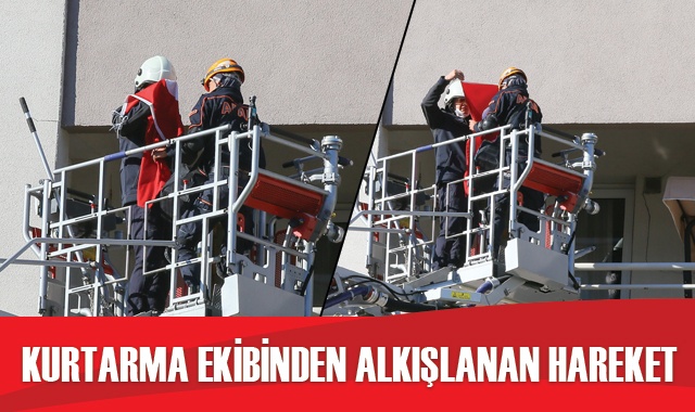 Kurtarma ekibi Türk bayrağını öpüp katlayarak indirdi