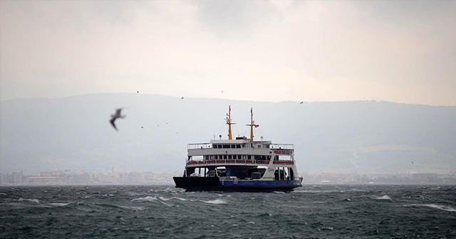 Kuzey Ege'de feribot seferlerine fırtına engeli