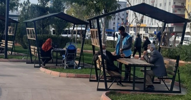Mardin'de vatandaşlar koronavirüsü yok sayıyor