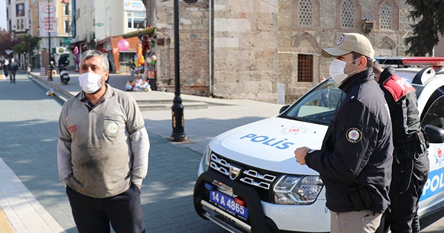 Maske cezası kesilen vatandaşla polis arasında tartışma