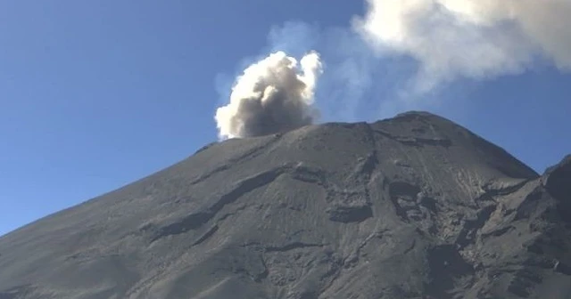 Meksika'da Popocatepetl Yanardağı harekete geçti
