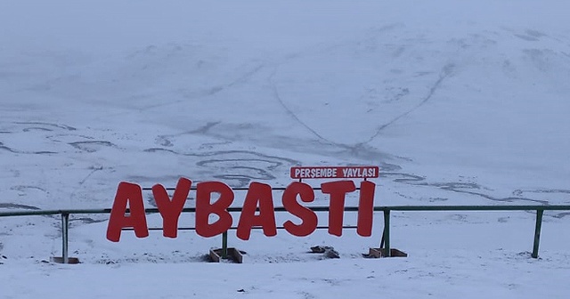 Menderesleri ile ünlü Perşembe Yaylası beyaza büründü