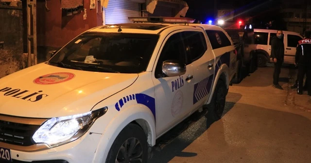 Motosikletli kişilerin silahlı saldırısına uğrayan 2 kişi yaralandı