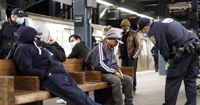 New York Metrosu’nda yolcular her gün korku içinde