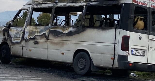 Ortaklarına kızdı, minibüsünü yaktı