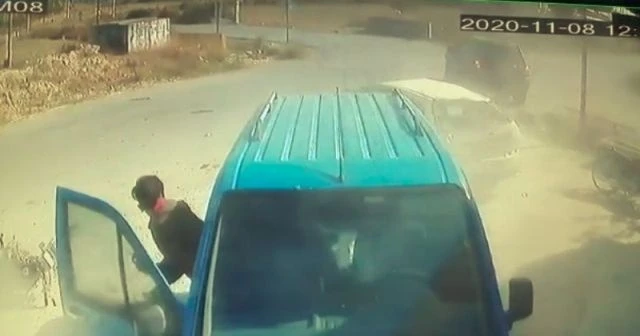 Park halindeki aracın içinde hayatının şokunu yaşadı