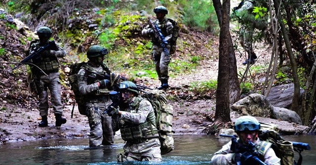 Polis özel harekatın MAK timi geride can bırakmamak için zorlu eğitimden geçiyor