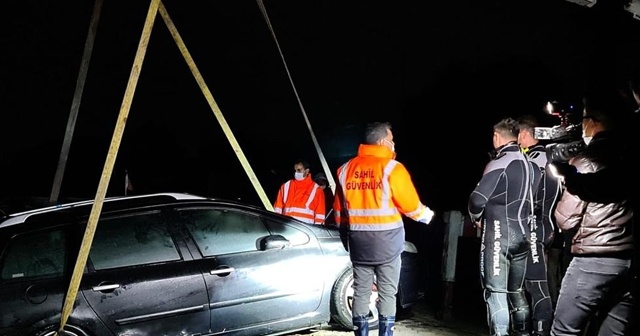 Sahil güvenlik depremden etkilenenlerin yardımına koştu