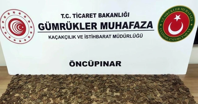 Sınır kapısında bin 380 adet tarihi sikke ele geçirildi