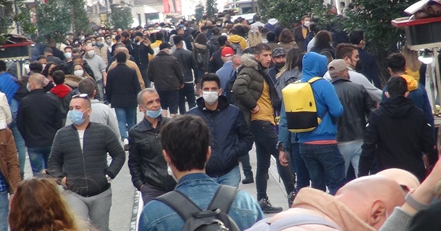 Taksim’de kurallara uymayanlara ceza yağdı