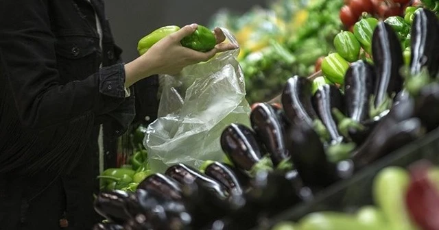 Tarladan seraya geçiş nedeniyle sebze fiyatları yükseldi