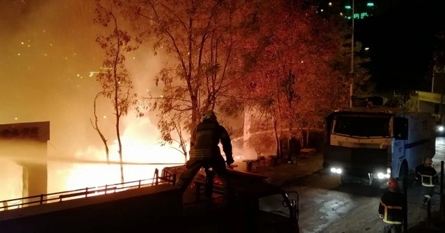 Tunceli’de alevlere teslim olan 2 katlı kafe küle döndü