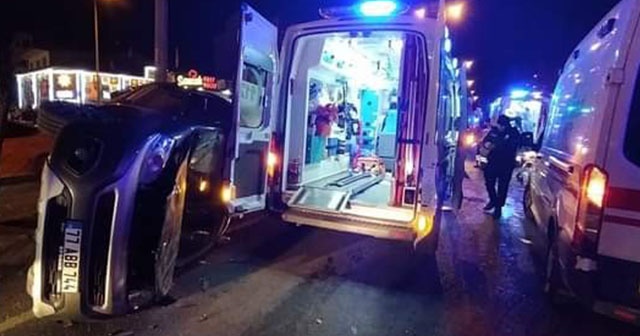 Yalova&#039;da ambulans otomobil ile çarpıştı: 2 yaralı