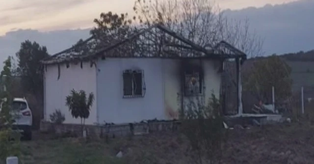 Yangında 2 çocuk öldü, baba ve anne ağır yaralandı