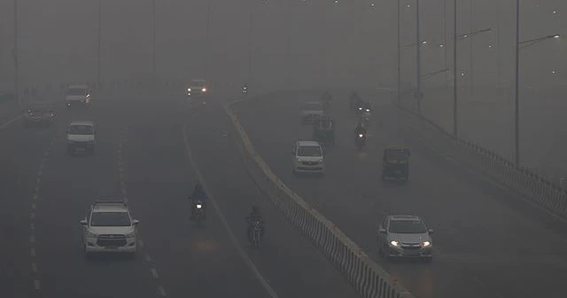 Yeni Delhi'de son 4 yılın en yoğun hava kirliliği